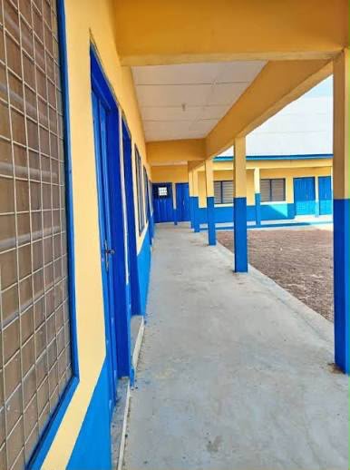 Classroom block and veranda at Rennar Memorial School, Tamale
